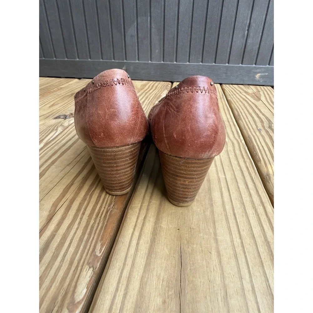 Vintage Y2K Seychelles Leather Wedge Pumps Size 8 Studded Trim Round Toe